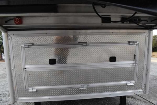 2021 Lakota Bighorn 8418GLQUG 4 Horse Trailer with 18' Short Wall - Image 2