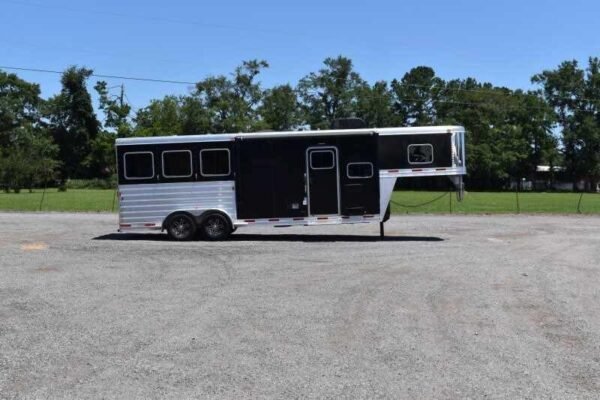 2017 Exiss Escape 7308LQ 3 Horse Trailer with 8′ Short Wall