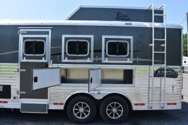 2020 Bison Laredo 3 Horse Trailer with 11' Short Wall - Image 11