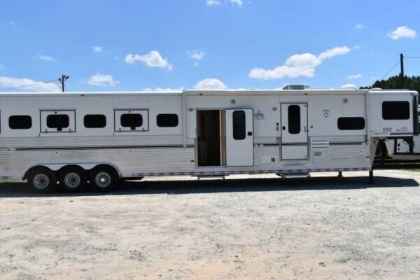 2005 Sundowner Sunlite  6LQ Horse Trailer with 11' Short Wall 725 Grand Sierra 8612GLQ MidTack - Image 6
