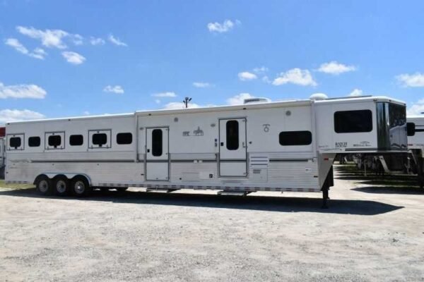 2005 Sundowner Sunlite  6LQ Horse Trailer with 11' Short Wall 725 Grand Sierra 8612GLQ MidTack - Image 8