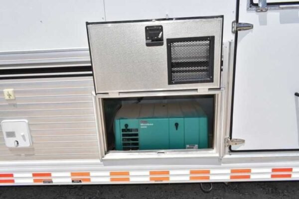 2005 Sundowner Sunlite  6LQ Horse Trailer with 11' Short Wall 725 Grand Sierra 8612GLQ MidTack - Image 51