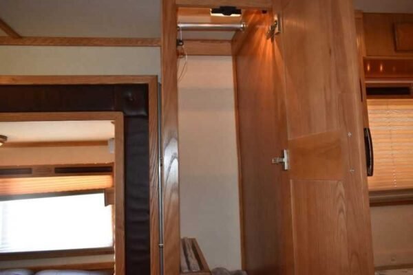 2005 Sundowner Sunlite  6LQ Horse Trailer with 11' Short Wall 725 Grand Sierra 8612GLQ MidTack - Image 21